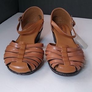 Thom McAn  Women's Wedge Sandals . Brown , size 10 W . NWT